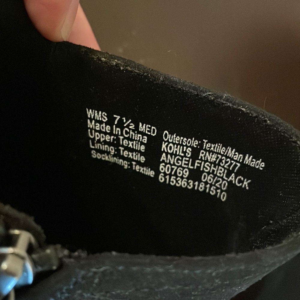 Womens shoes size 7 1/2